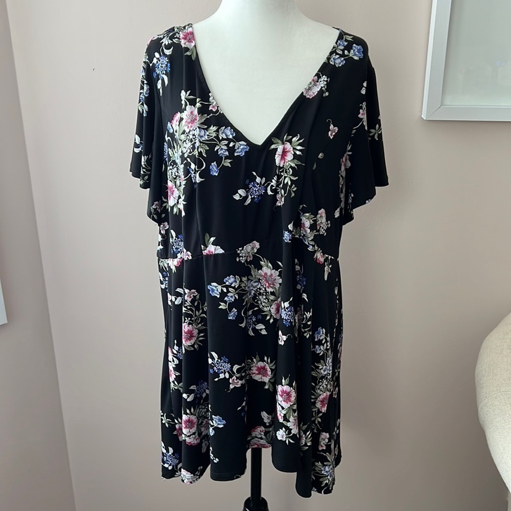 Torrid l Peplum Floral Short Sleeve Top
